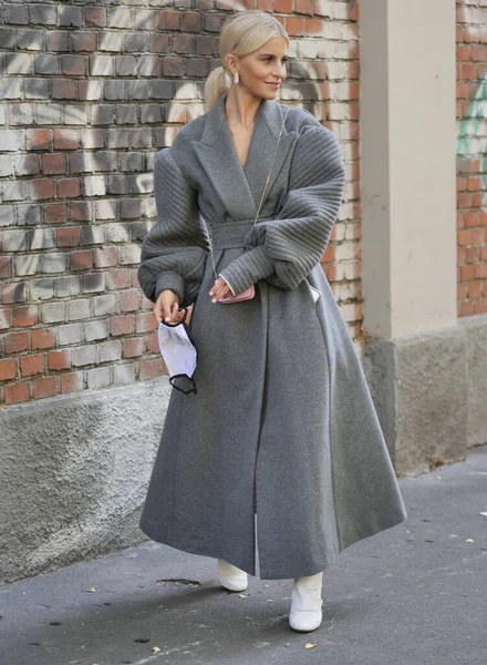 Blogerka Mody Caroline Daur Street Style Outfit Przed Pokazem Mody — Zdjęcie stockowe