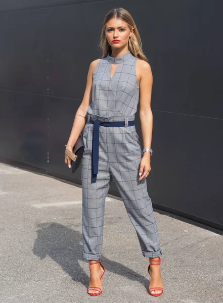 Modebloggerin Streetstyle Outfit Vor Der Modenschau Von Angel Chen Während — Stockfoto