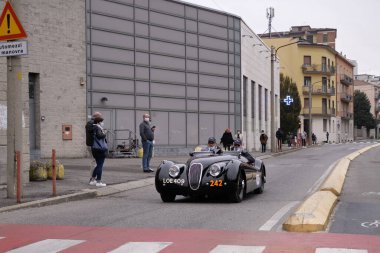  1000 mil, yıllık antika araba yarışı. Brescia 'nın ilk özel sahnesi..