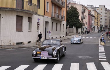  1000 mil, yıllık antika araba yarışı. Brescia 'nın ilk özel sahnesi..