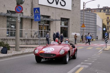  1000 mil, yıllık antika araba yarışı. Brescia 'nın ilk özel sahnesi..