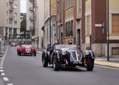  1000 mil, yıllık antika araba yarışı. Brescia 'nın ilk özel sahnesi..