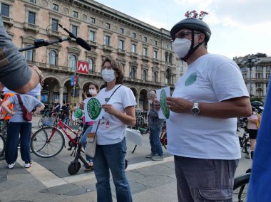  Cuma günleri Duomo Meydanı, Milan, İtalya 'da bisiklet grevi var.