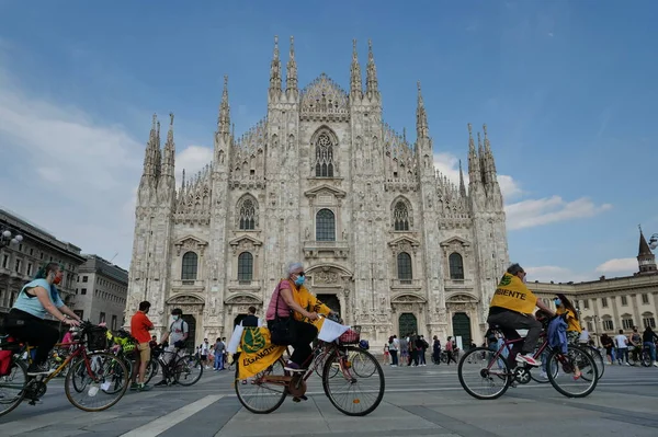  Cuma günleri Duomo Meydanı, Milan, İtalya 'da bisiklet grevi var.