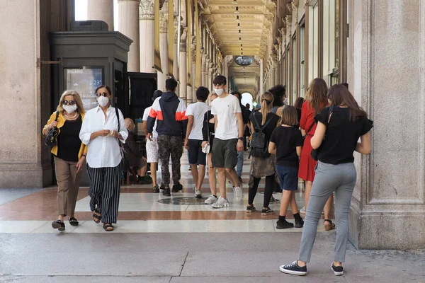 Μιλάνο Ξανανοίγει Μετά Κλείδωμα Κατάσταση Στην Πόλη Ανάμεσα Στους Δρόμους — Φωτογραφία Αρχείου