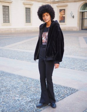 Gabriele Colangelo 'nun Milan moda haftası defilesinden sonra poz vermek. Sonbahar / kış