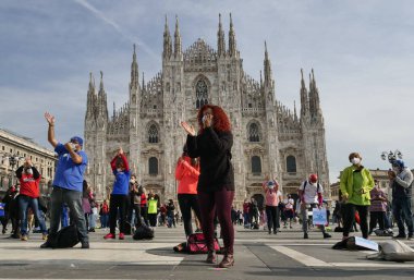 Duomo Meydanı, Milan, İtalya 'daki spor salonu ve sağlık merkezlerinde çalışanların Pasifik protestosu