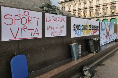 Duomo Meydanı, Milan, İtalya 'daki spor salonu ve sağlık merkezlerinde çalışanların Pasifik protestosu