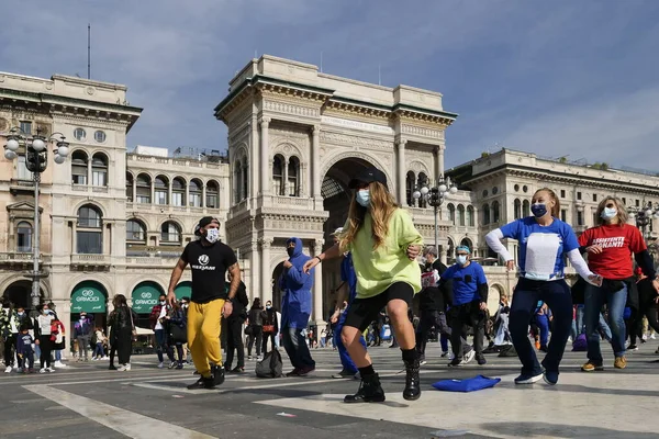 Ειρηνική Διαμαρτυρία Εργαζομένων Γυμναστήρια Και Κέντρα Ευεξίας Στην Πλατεία Duomo — Φωτογραφία Αρχείου