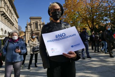 Bergamo 'da, restoranlar, barlar, pastaneler, barlar, pizzacılar, yemek şirketleri gibi İtalyan Konfiçsiyel Bergamo Federasyonu' na ait kamu kuruluşlarının yöneticileri tarafından düzenlenen Sentierone caddesi boyunca düzenlenen gösteri