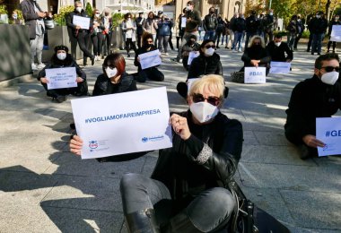 Bergamo 'da, restoranlar, barlar, pastaneler, barlar, pizzacılar, yemek şirketleri gibi İtalyan Konfiçsiyel Bergamo Federasyonu' na ait kamu kuruluşlarının yöneticileri tarafından düzenlenen Sentierone caddesi boyunca düzenlenen gösteri