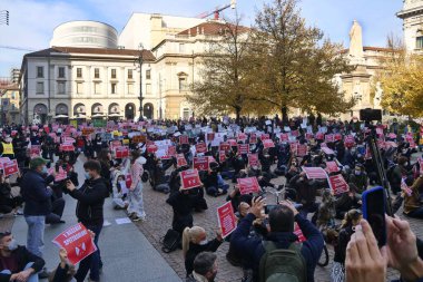Gösteri ve etkinlik organizatörlerinin ulusal ve bölgesel hükümler ile ilgili eylemleri düzenleyenleri protesto edin..