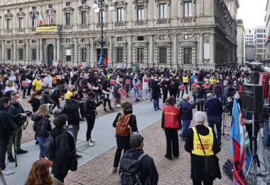 Gösteri ve etkinlik organizatörlerinin ulusal ve bölgesel hükümler ile ilgili eylemleri düzenleyenleri protesto edin..