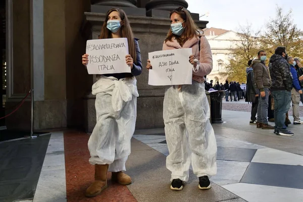 Gösteri ve etkinlik organizatörlerinin ulusal ve bölgesel hükümler ile ilgili eylemleri düzenleyenleri protesto edin..