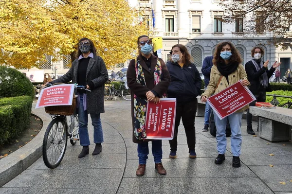 Gösteri ve etkinlik organizatörlerinin ulusal ve bölgesel hükümler ile ilgili eylemleri düzenleyenleri protesto edin..
