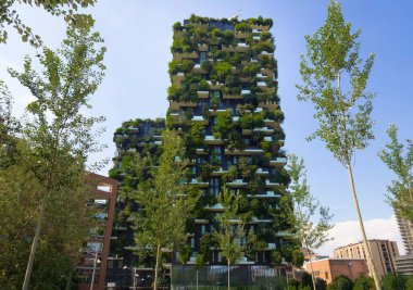 Bosco Verticale - Dikey Orman gökdeleninde balkonlarda büyüyen ağaçlar, Stefano Boeri mimarisi tarafından tasarlandı. Milan, Lombardy, İtalya