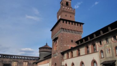 Sforza Kalesi Milan, Lombardy, İtalya 'da Filarete Kulesi