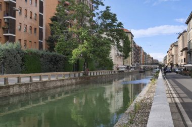 Milano 'da Naviglio Pavese boyunca, Milano' da sokak manzarası, Lombardy, İtalya