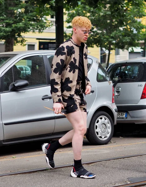 Modeblogger Streetstyle Outfits Vor Neil Barretts Modenschau Während Der Mailänder — Stockfoto