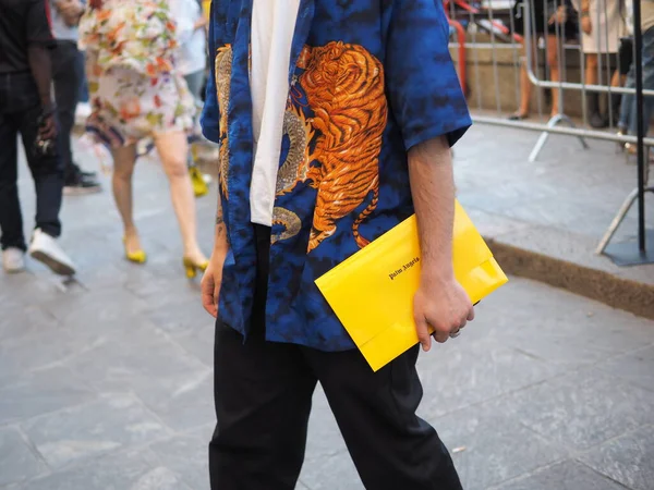 Modebloggerin Streetstyle Outfit Vor Palmenengel Modenschau Während Der Mailänder Modewoche — Stockfoto