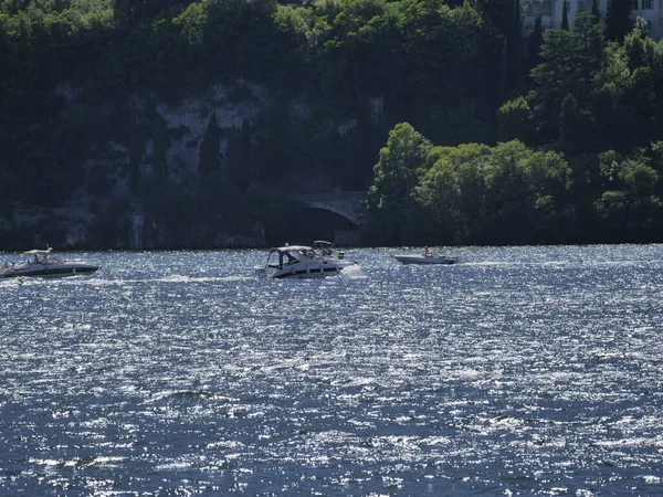 Ταχύπλοο Σκάφος Στη Λίμνη Lecco Στη Λομβαρδία Ιταλία — Φωτογραφία Αρχείου
