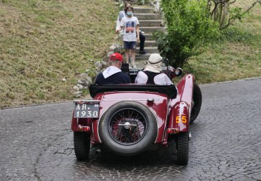  Brescia, İtalya: 16 Haziran 2021: 1000 mil, yıllık antika araba yarışı. Brescia 'nın ilk özel sahnesi..