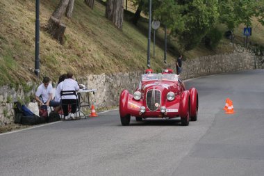  Brescia, İtalya: 16 Haziran 2021: 1000 mil, yıllık antika araba yarışı. Brescia 'nın ilk özel sahnesi..