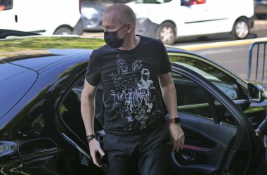  Fendi defilesinden sonra moda blogcusu sokak tarzı kıyafet, Milano moda haftası boyunca kış kadın koleksiyonları