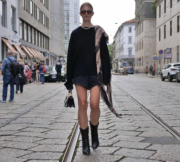 Fashion Blogger Street Style Outfit Przed Drome Fashion Show Mediolanie — Zdjęcie stockowe