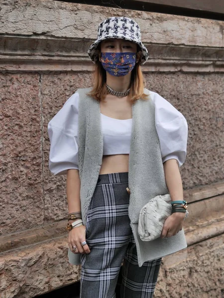 Fashion Blogger Street Style Outfit Przed Drome Fashion Show Mediolanie — Zdjęcie stockowe