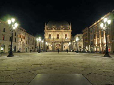 Gece Piazza della Loggia, Brescia, Lombardy, İtalya.