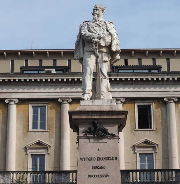Estatua Del Rey Vittorio Emanuele Bergamo Italia —  Fotos de Stock