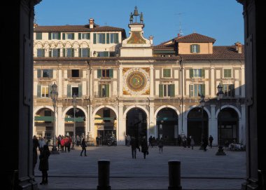 Piazza della Loggia, Brescia, Lombardy, İtalya 'da büyük saat.