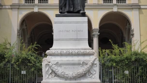 Antonio Rosmini Χάλκινο Στο Indro Montanelli Park Μιλάνο Λομβαρδία Ιταλία — Αρχείο Βίντεο