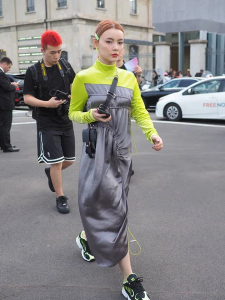 Moda Blogger Street Style Outfit Después Del Desfile Moda Prada —  Fotos de Stock