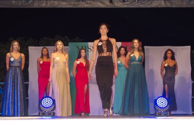   İşte Miss Be Much Bellano 'nun ilk eyalet seçimi ve İtalya, Bellano' daki Lecco Gölü üzerindeki Miss Cinema Lombardia bölgesel finali.. 