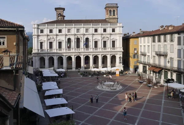 Settimana Ferragosto Molti Turisti Dell Alta Bergamo Tedeschi Francesi Spagnoli — Foto Stock