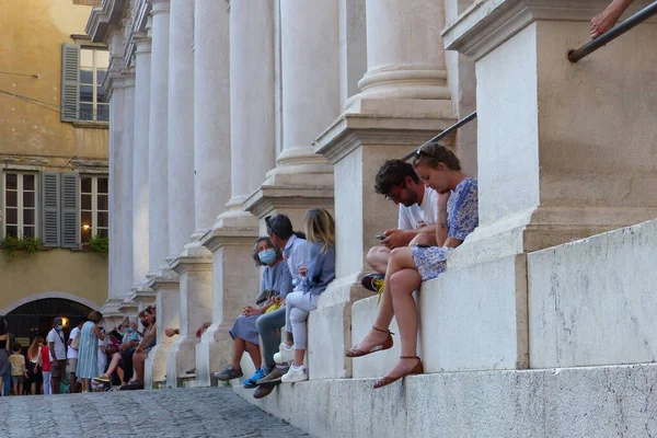 Μέσα Αυγούστου Εβδομάδα Πολλοί Τουρίστες Στο Πάνω Μπέργκαμο Γερμανοί Γάλλοι — Φωτογραφία Αρχείου