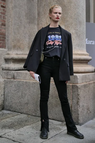 Modell Street Style Kläder Före Och Efter Max Mara Modevisning — Stockfoto