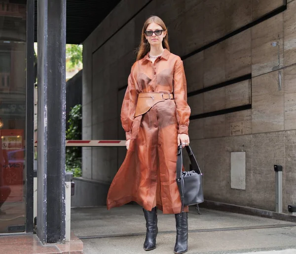 Mode Bloggare Street Style Outfit Före Ven Modevisning Milano Modevecka — Stockfoto