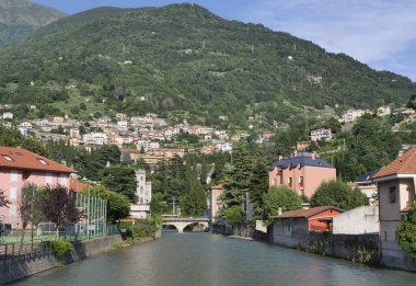  Torrent İtalya Bellano, Lombardy 'deki Lecco Gölü' ne girecek