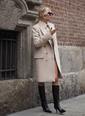  Max Mara defilesinden önce, Milano moda haftasında, 2020 / 2021 kışında moda blogger sokak tarzı kıyafet