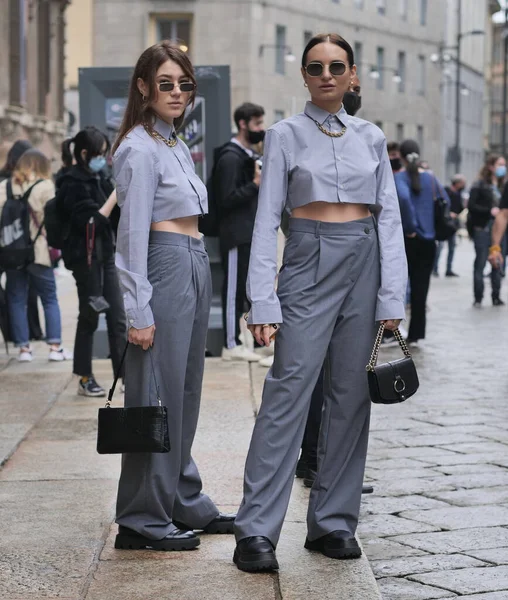 Fashion Bloggers Straat Stijl Outfits Voor Max Mara Modeshow Tijdens — Stockfoto