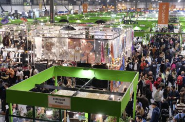 Tipik yerel ürünler olan zanaatkarlar yiyecek, folklor, müzik ve dans yok. Rho, Milan, İtalya.