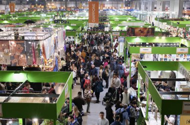 Tipik yerel ürünler olan zanaatkarlar yiyecek, folklor, müzik ve dans yok. Rho, Milan, İtalya.
