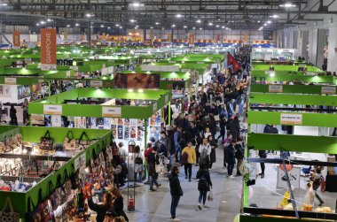 Tipik yerel ürünler olan zanaatkarlar yiyecek, folklor, müzik ve dans yok. Rho, Milan, İtalya.