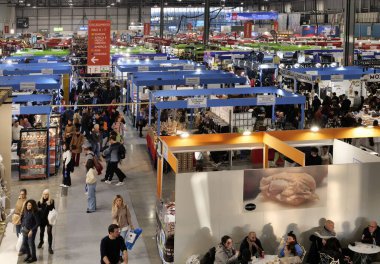Tipik yerel ürünler olan zanaatkarlar yiyecek, folklor, müzik ve dans yok. Rho, Milan, İtalya.