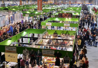 Tipik yerel ürünler olan zanaatkarlar yiyecek, folklor, müzik ve dans yok. Rho, Milan, İtalya.