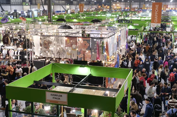 Tipik yerel ürünler olan zanaatkarlar yiyecek, folklor, müzik ve dans yok. Rho, Milan, İtalya.