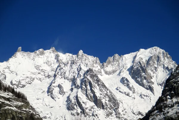 Alpy góry śnieg widokiem na Monte Bianco — Zdjęcie stockowe